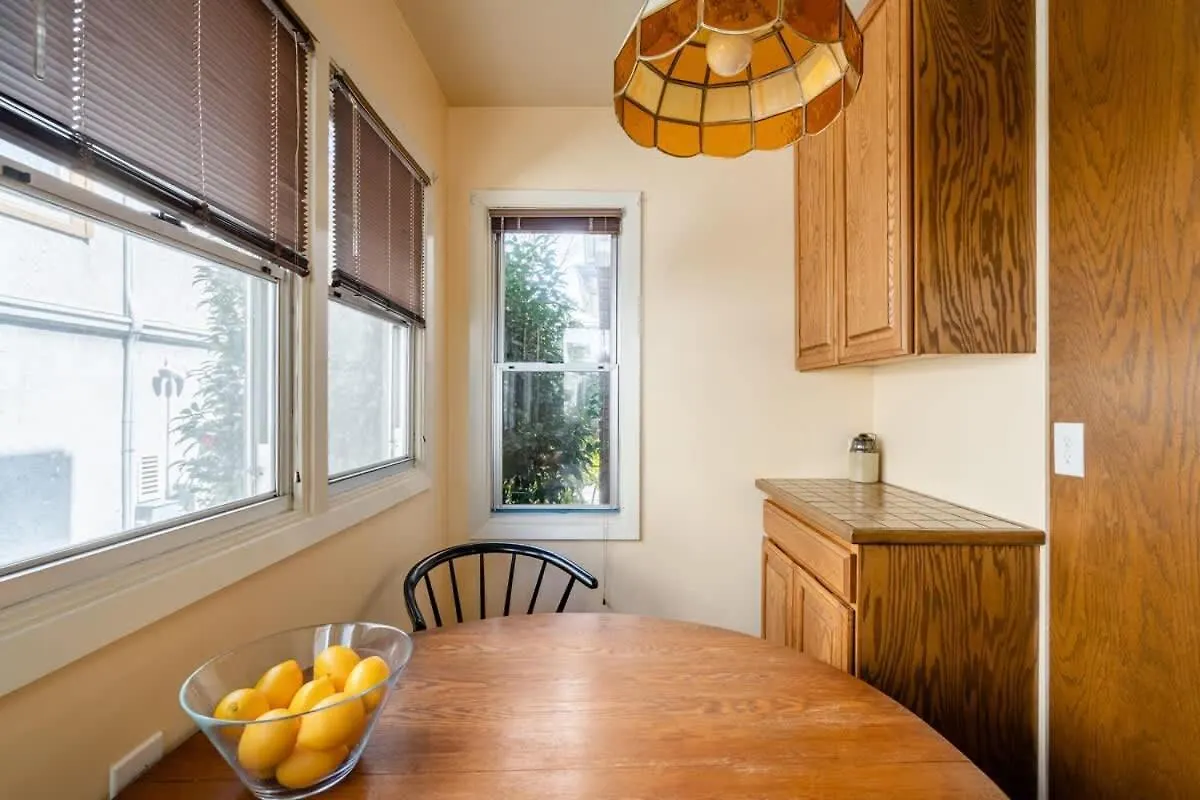 Stay Portland - 1923 Belmont House Of Antiques - Coffee & Brunch Semesterbostad