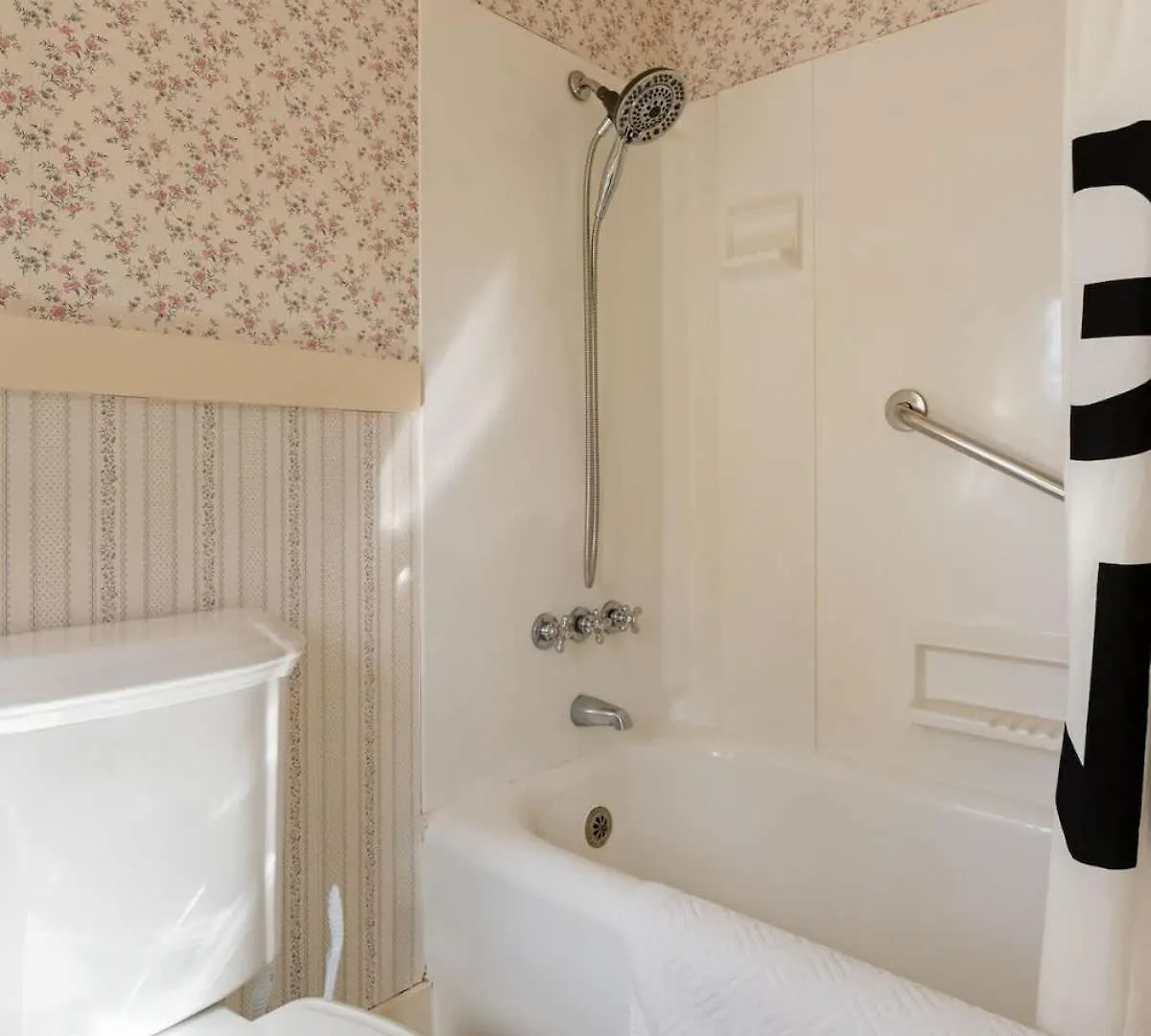 Semesterbostad Stay Portland - 1923 Belmont House Of Antiques - Coffee & Brunch USA